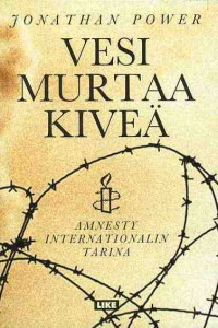 Vesi murtaa kiveä